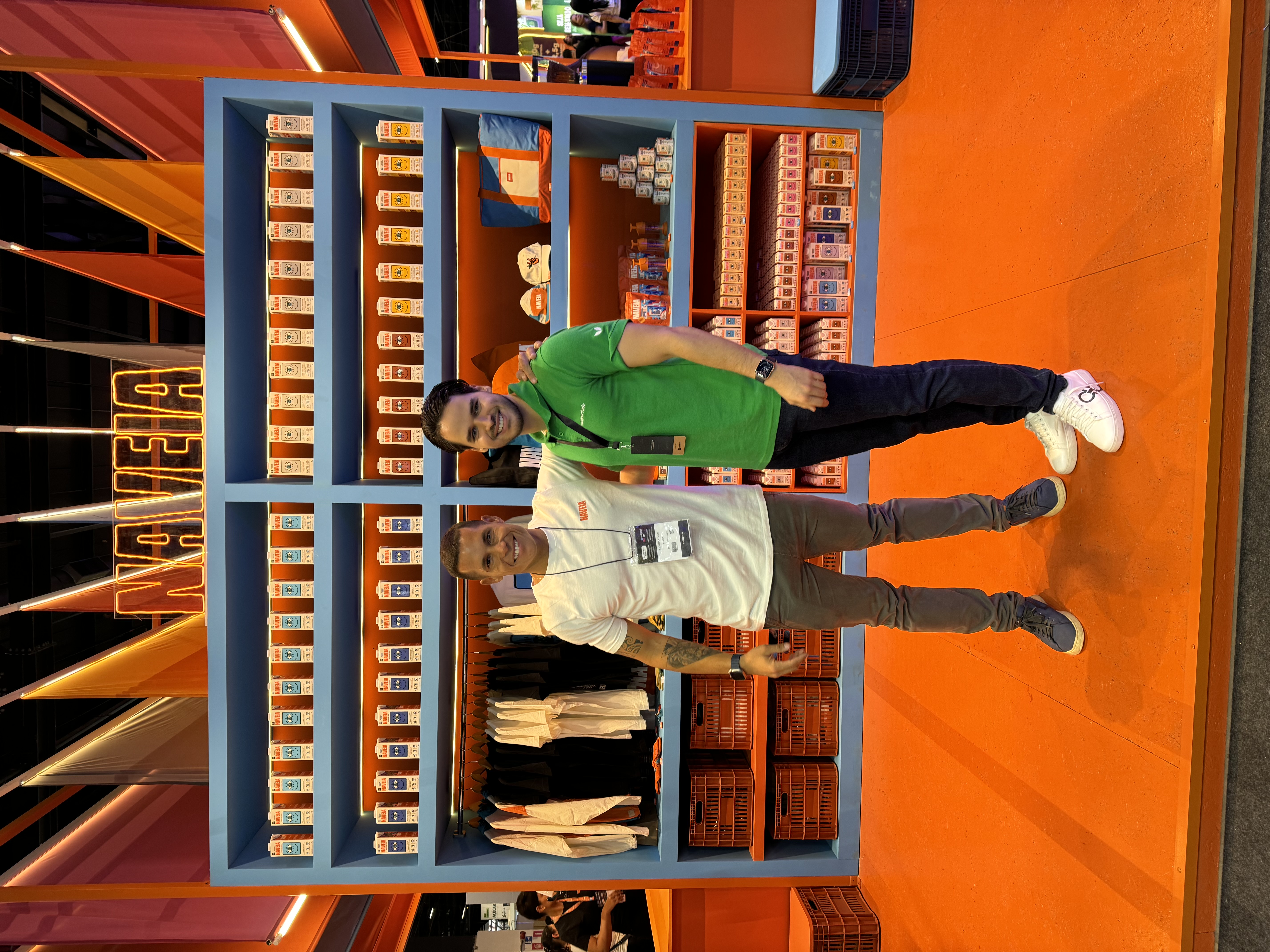 Esteban Hernández con equipo Naveia en Natural Tech São Paulo